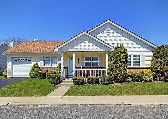 27 Kathleen Drive, Oakdale NY 11769