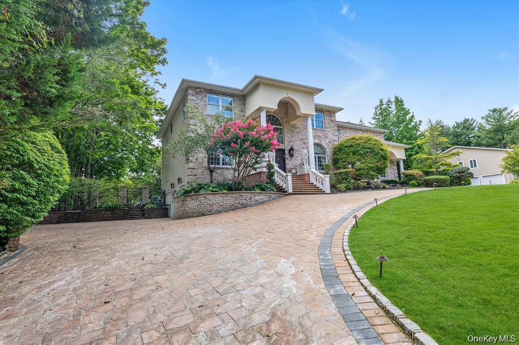 65 Threepence Drive, Melville NY 11747