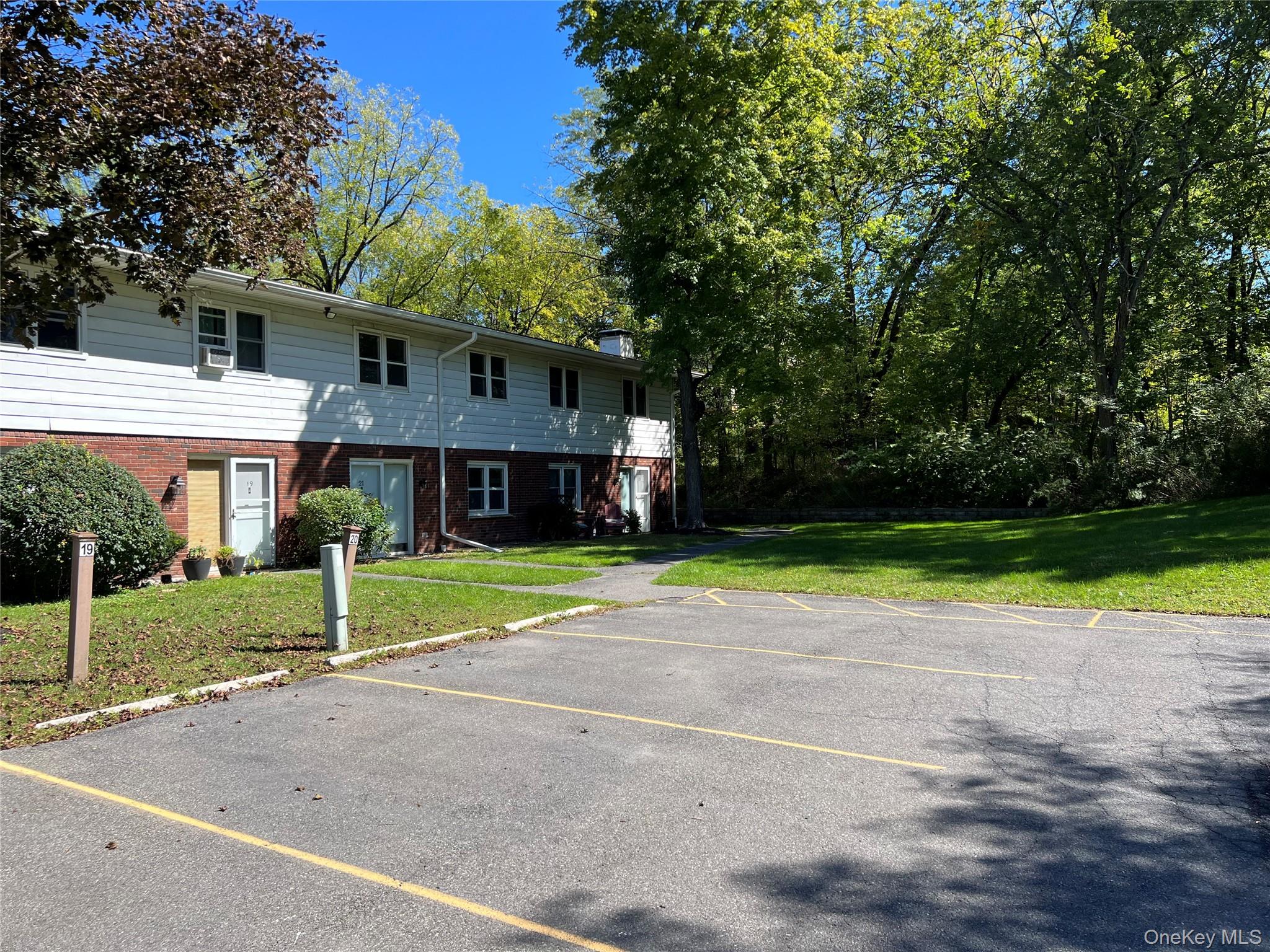21 Orchard Heights, New Paltz NY 12561