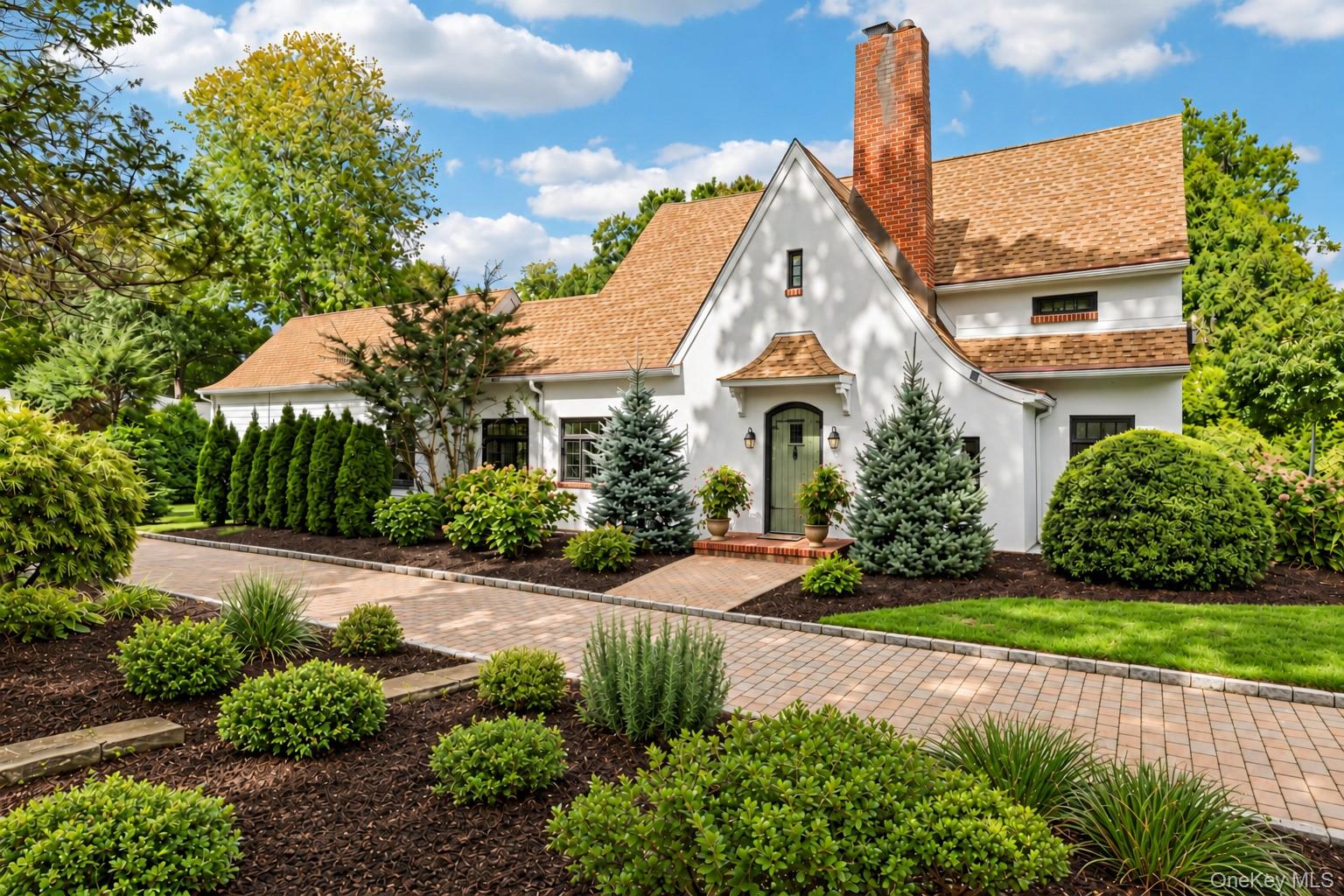 800 Washington Drive, Centerport NY 11721