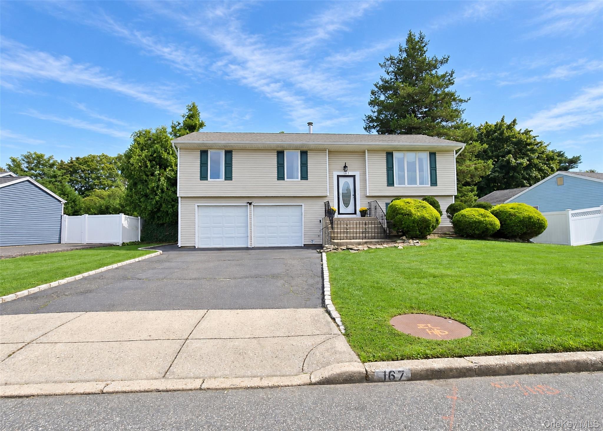 167 Glenmere Way, Holbrook NY 11741