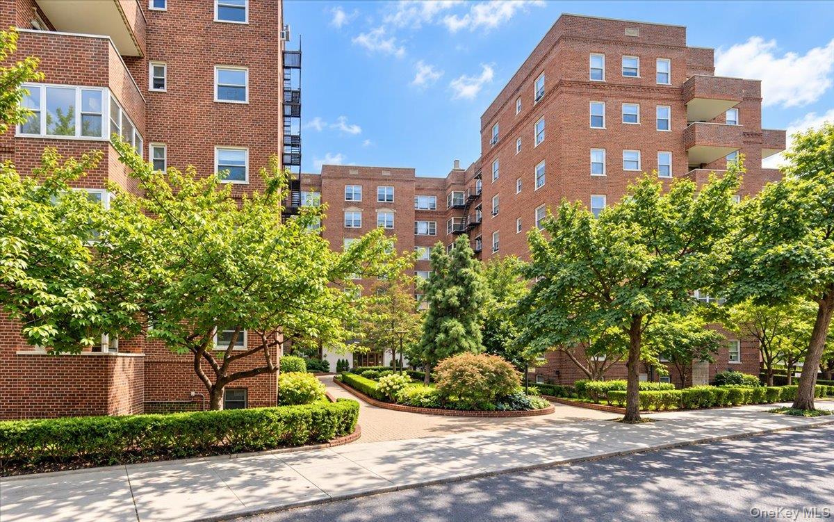 68-61 Yellowstone Boulevard Unit 412, Forest Hills NY 11375