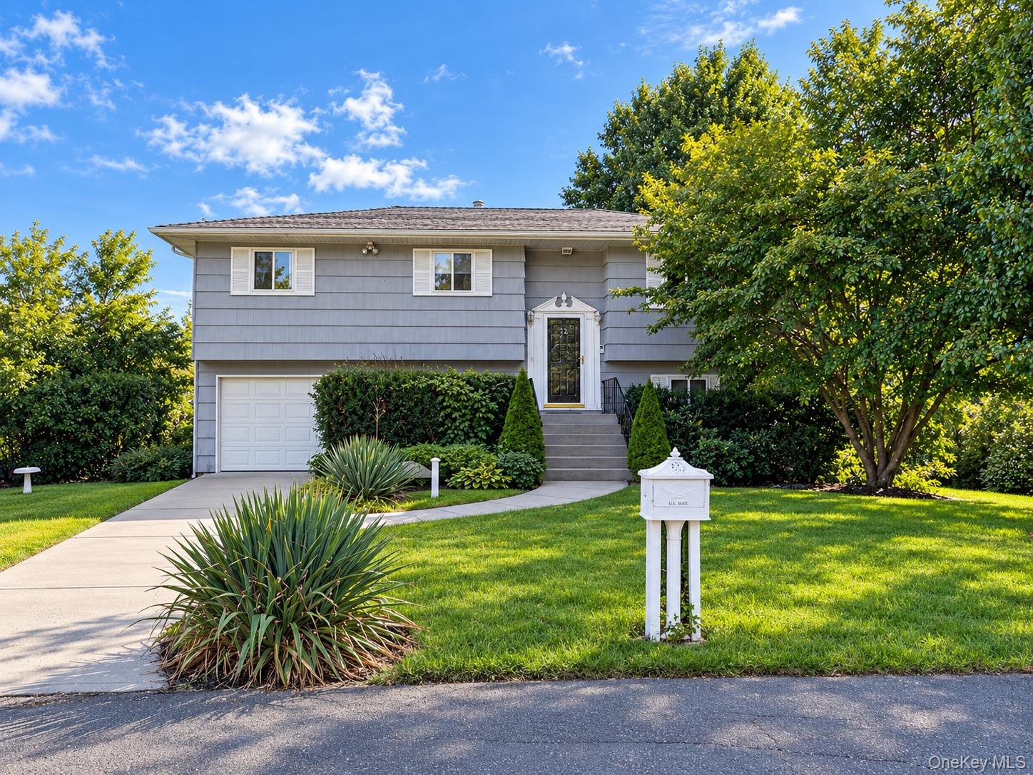 72 Sammis Avenue, Deer Park NY 11729