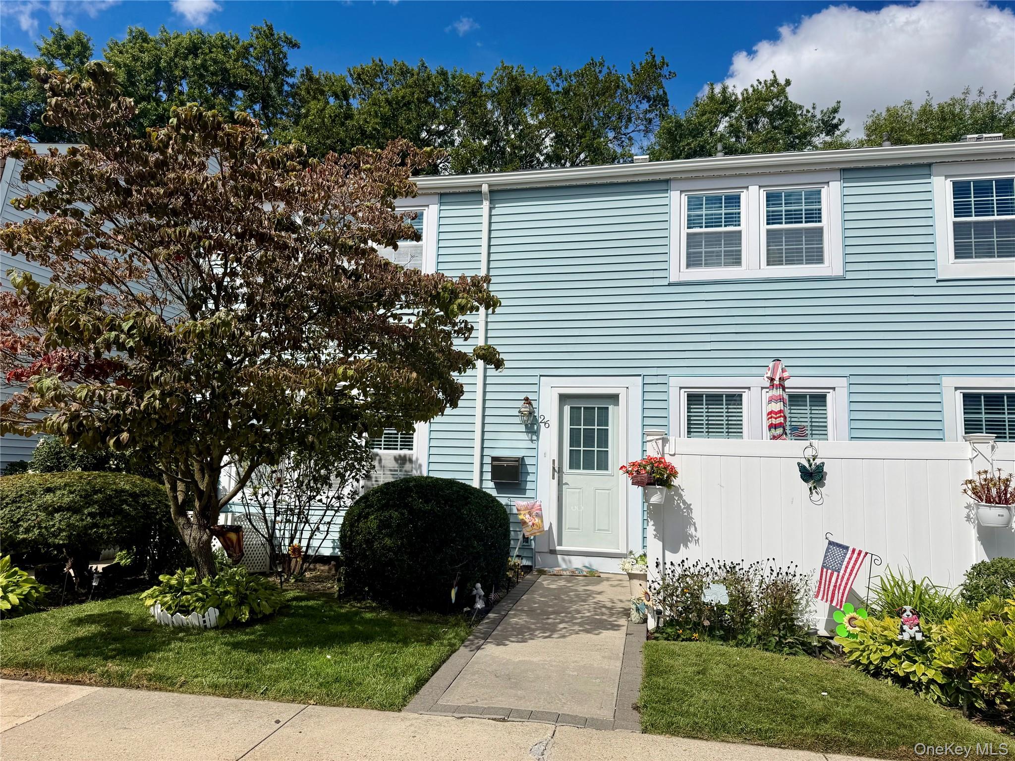 26 Whalers Cove, Babylon NY 11702