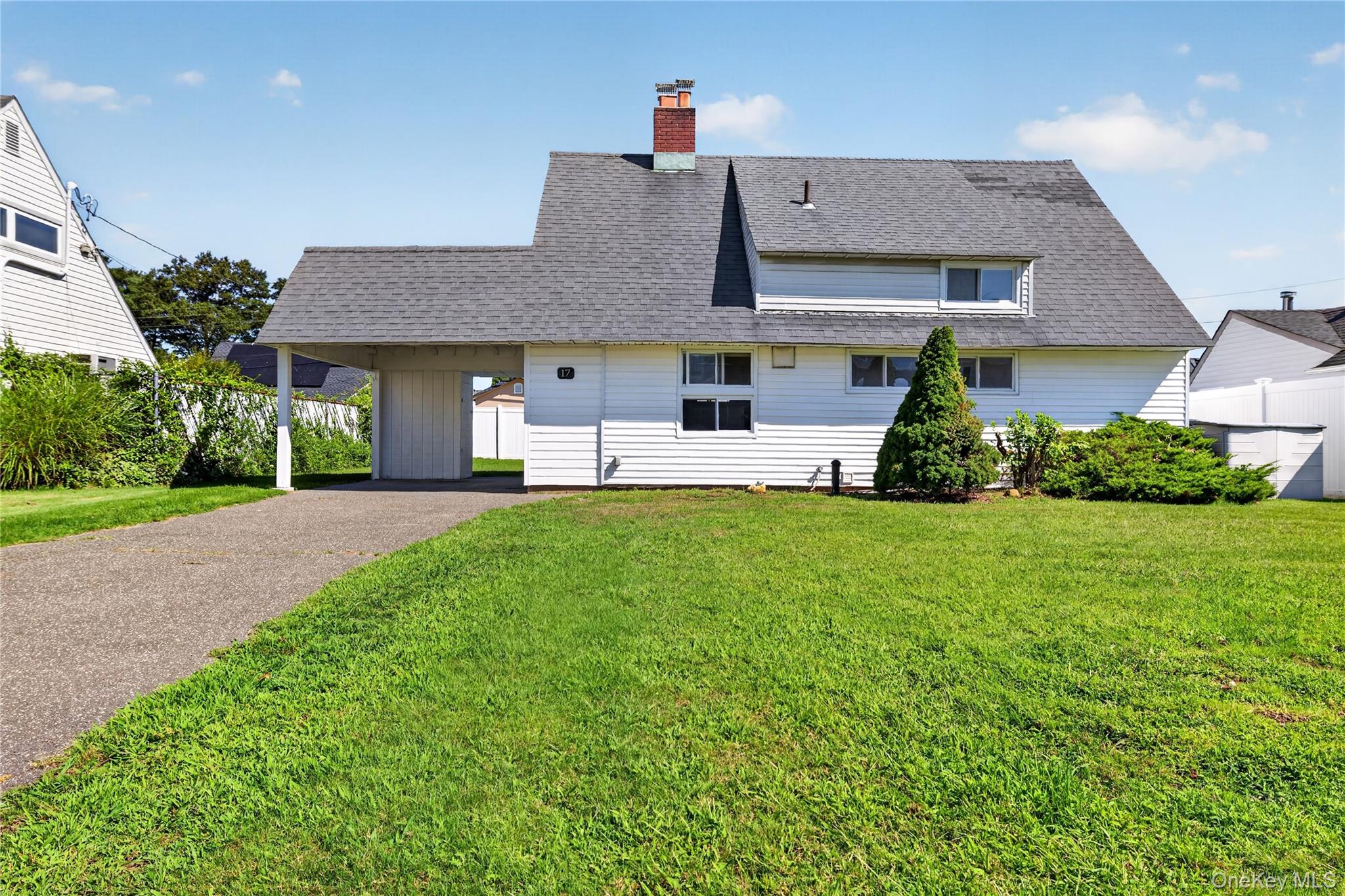 17 Berry Lane, Hicksville NY 11801