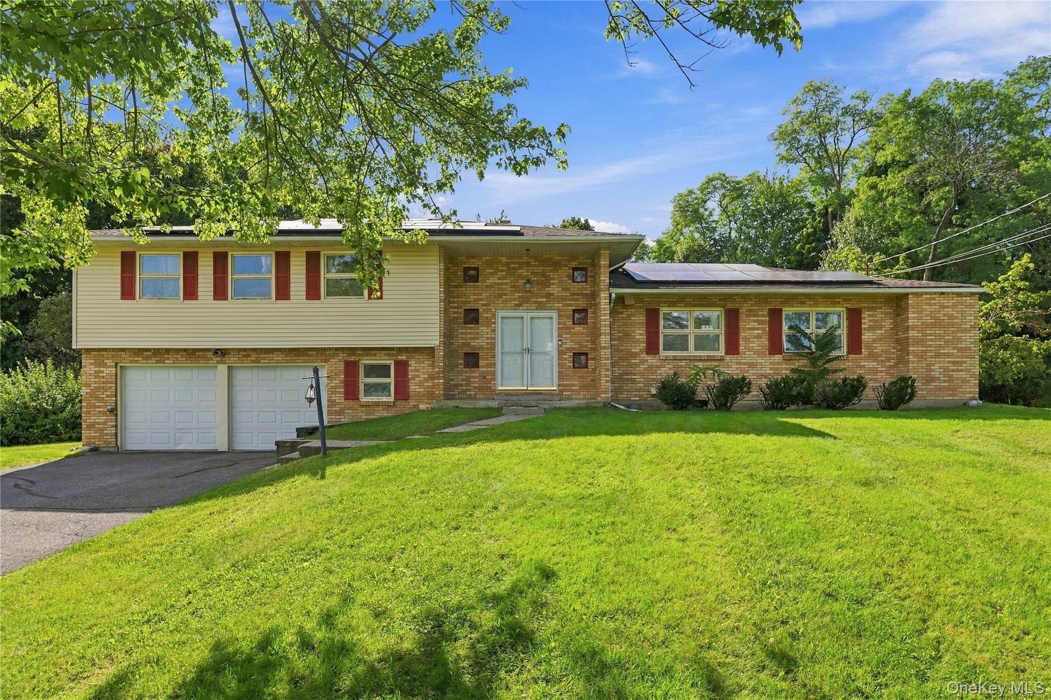 39 Clintonwood Drive, New Windsor NY 12553