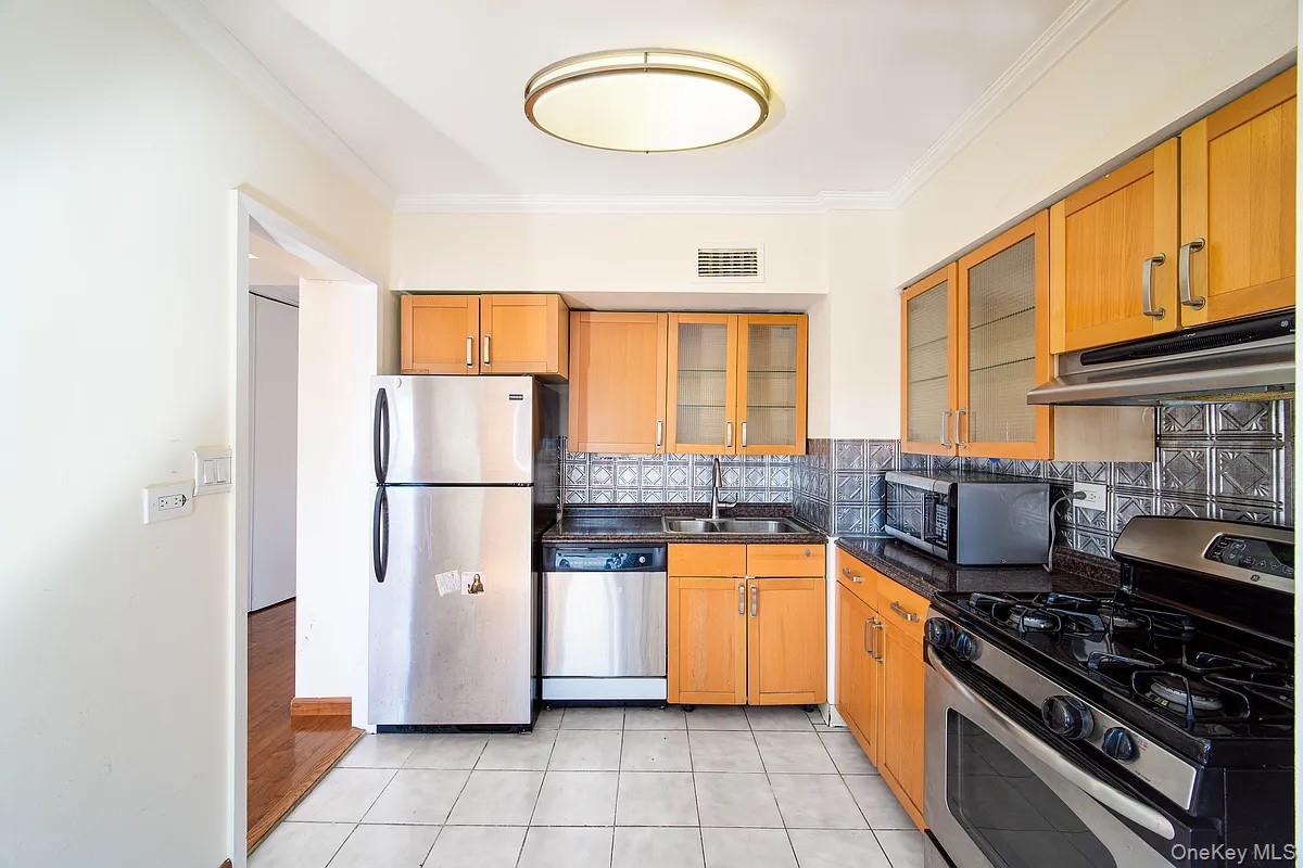 119-49 Union Turnpike Unit 6C, Forest Hills NY 11375