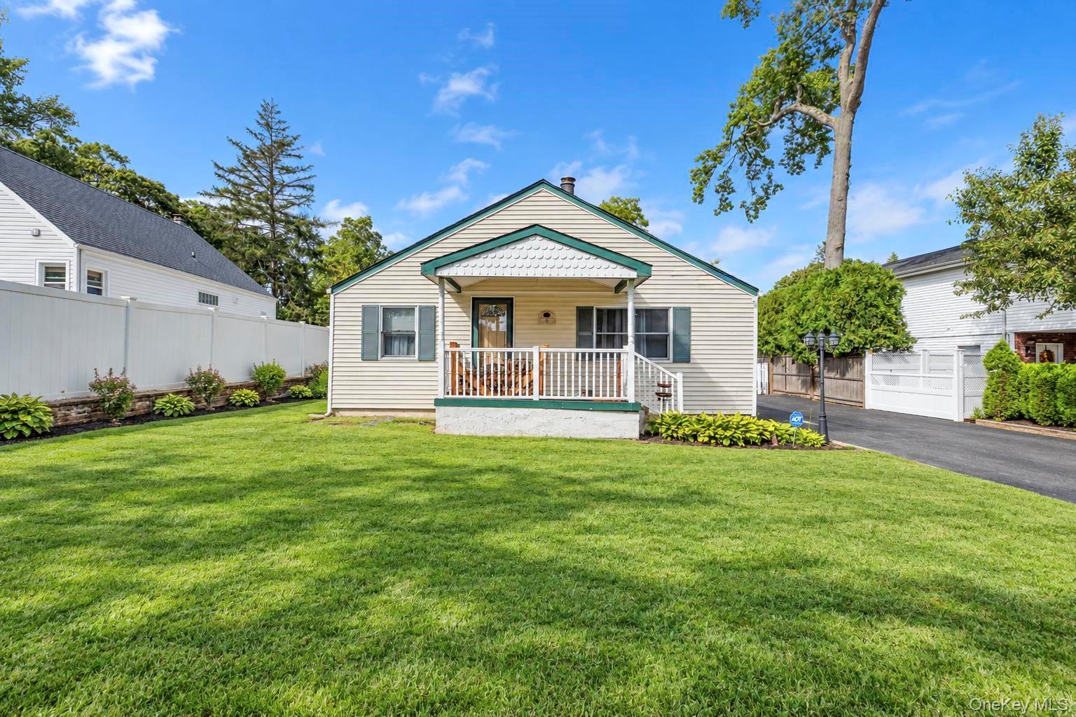 11 Oak Street, Nesconset NY 11767