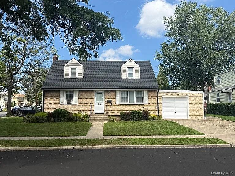 584 8th Street, West Hempstead NY 11552