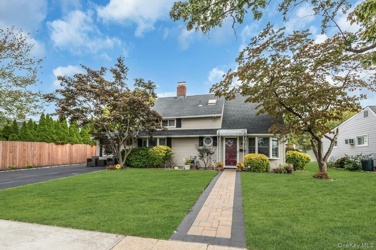 7 Eve Lane, Levittown NY 11756