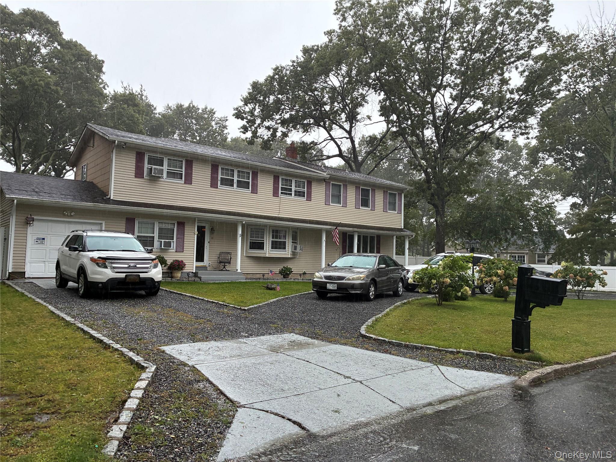 10 Maria Court, Holbrook NY 11741