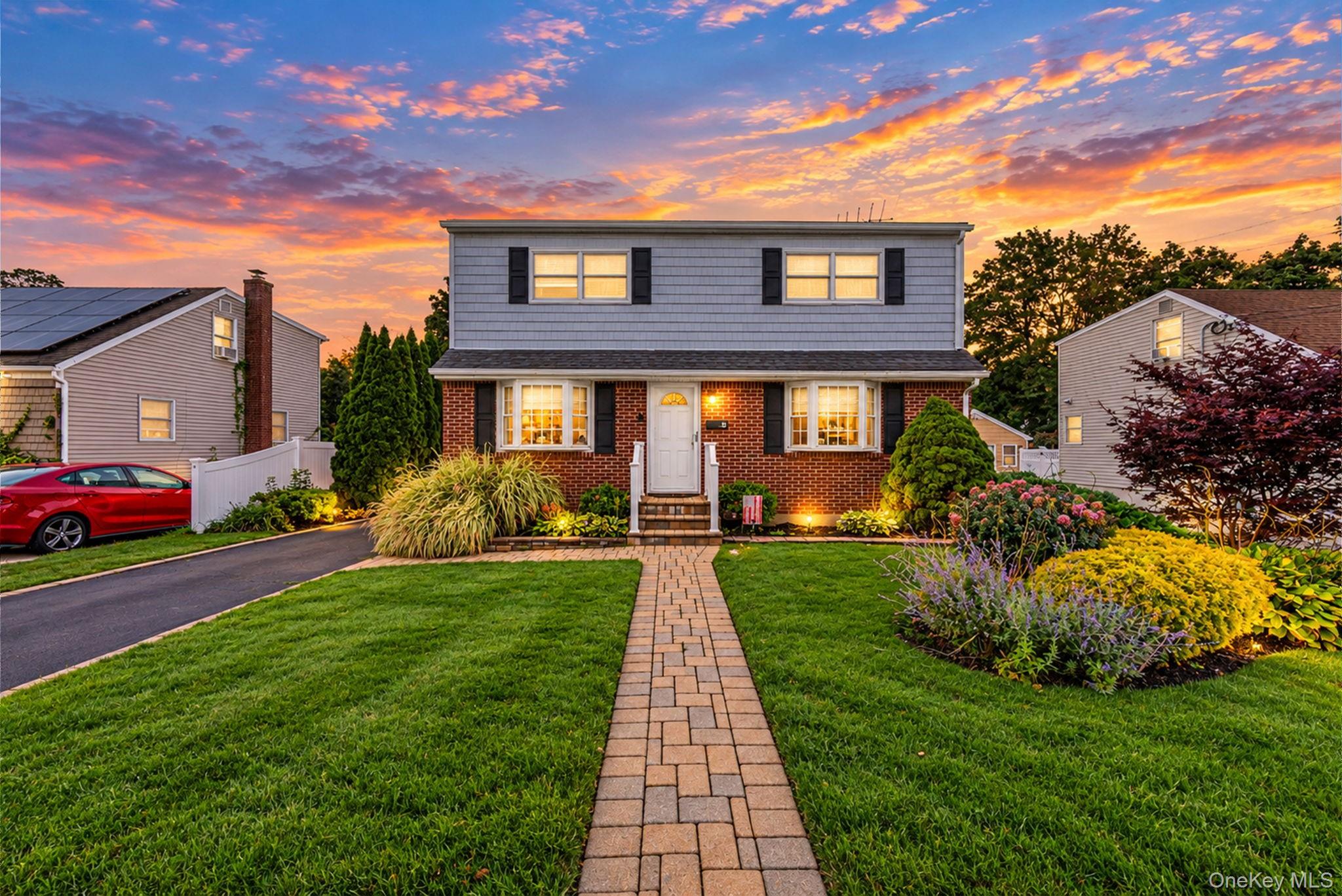 9 Cortelyou Street W, Huntington Station NY 11746