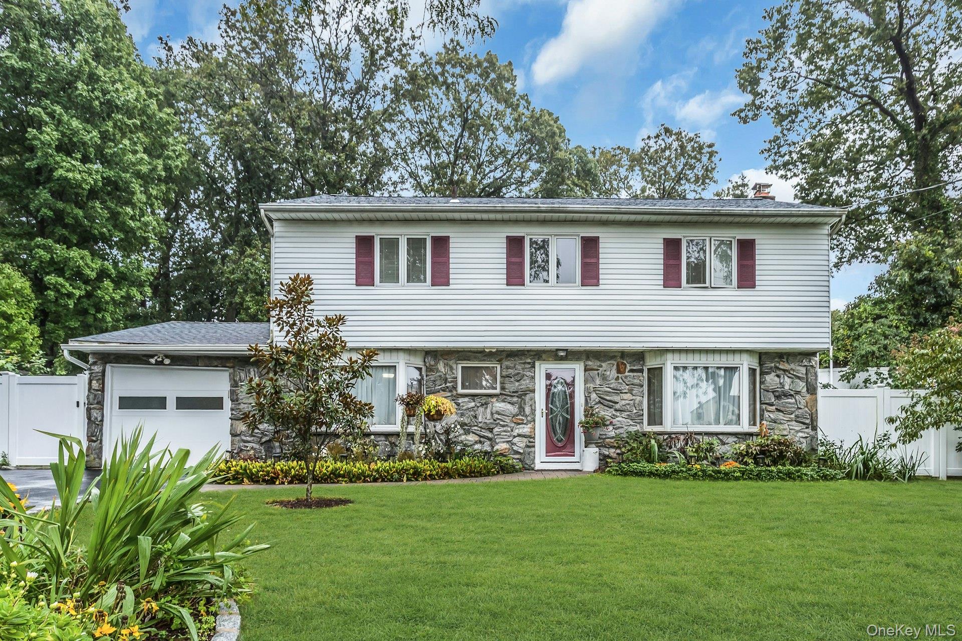 22 Rolling Hills Drive, Huntington Station NY 11746