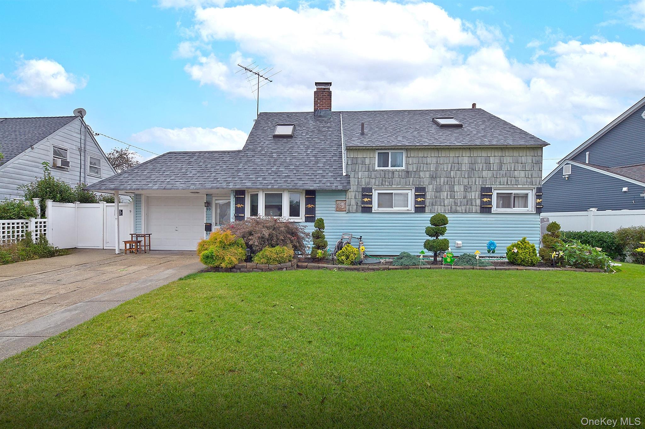 93 Abbey Lane, Levittown NY 11756