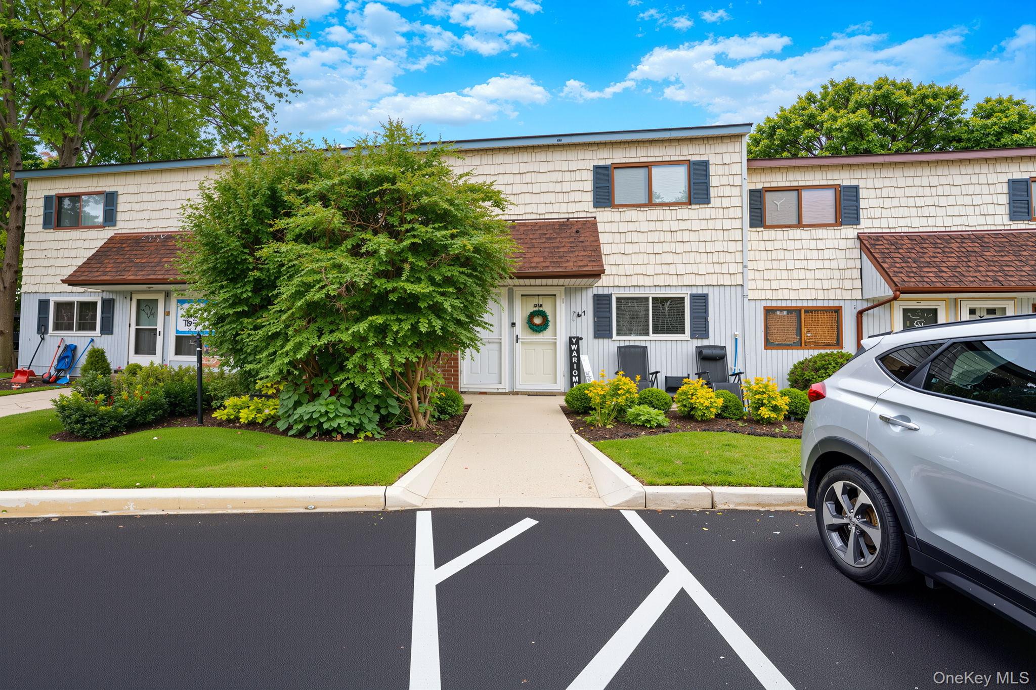 167 Pointe Circle N Unit 167, Coram NY 11727