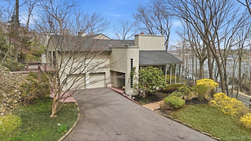 40 Idle Day Drive, Centerport NY 11721