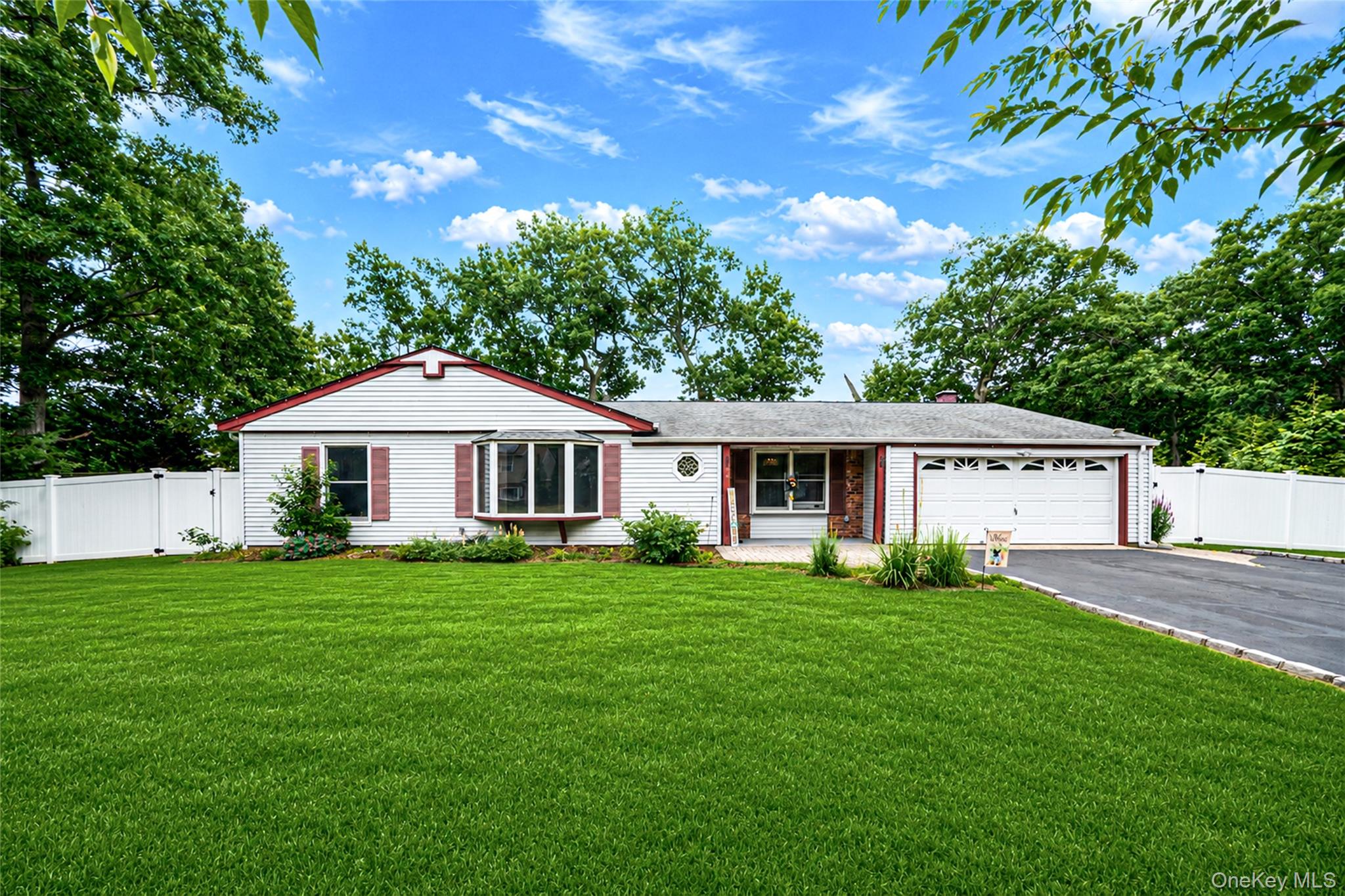 10 Saddle Hill Road, Coram NY 11727