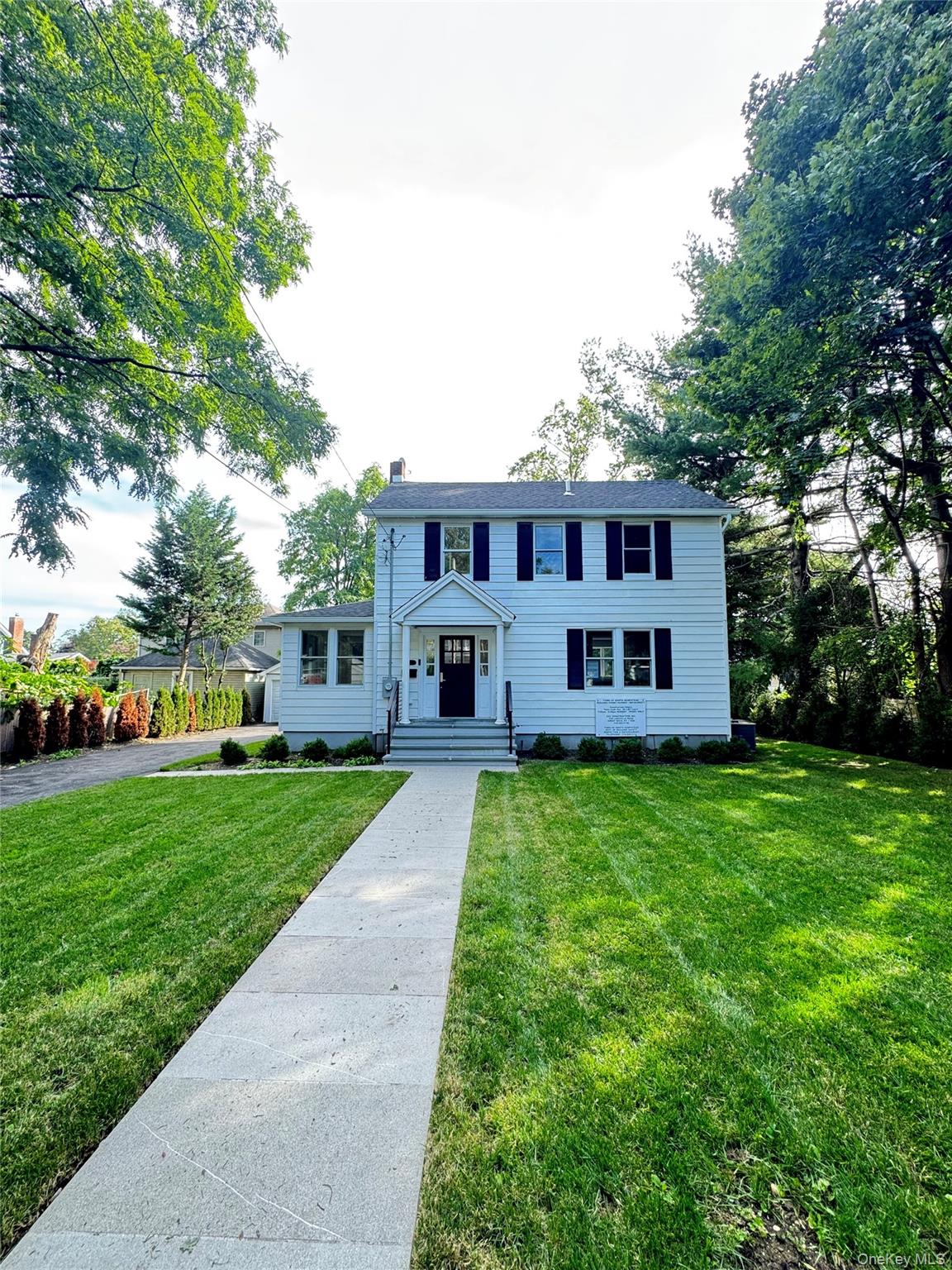 118 Willow Street, Roslyn Heights NY 11577