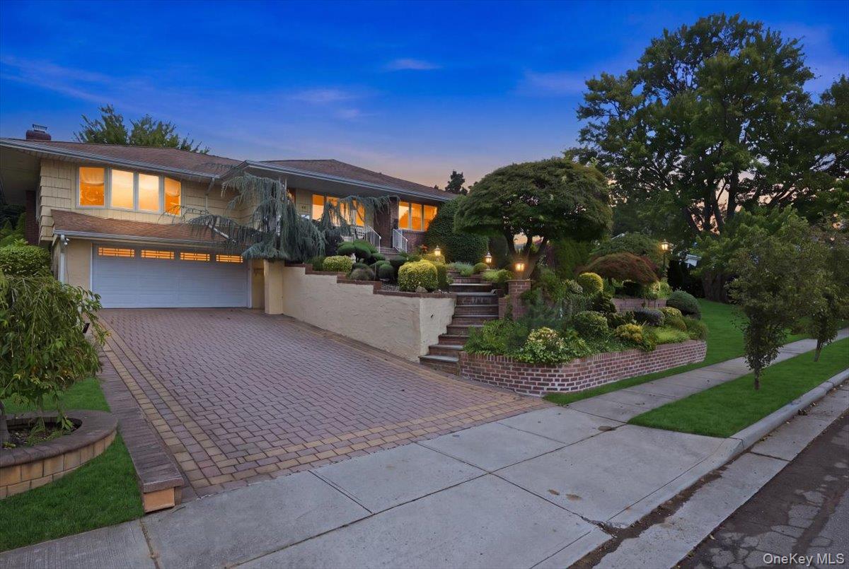 47 Royal Way, Manhasset Hills NY 11040
