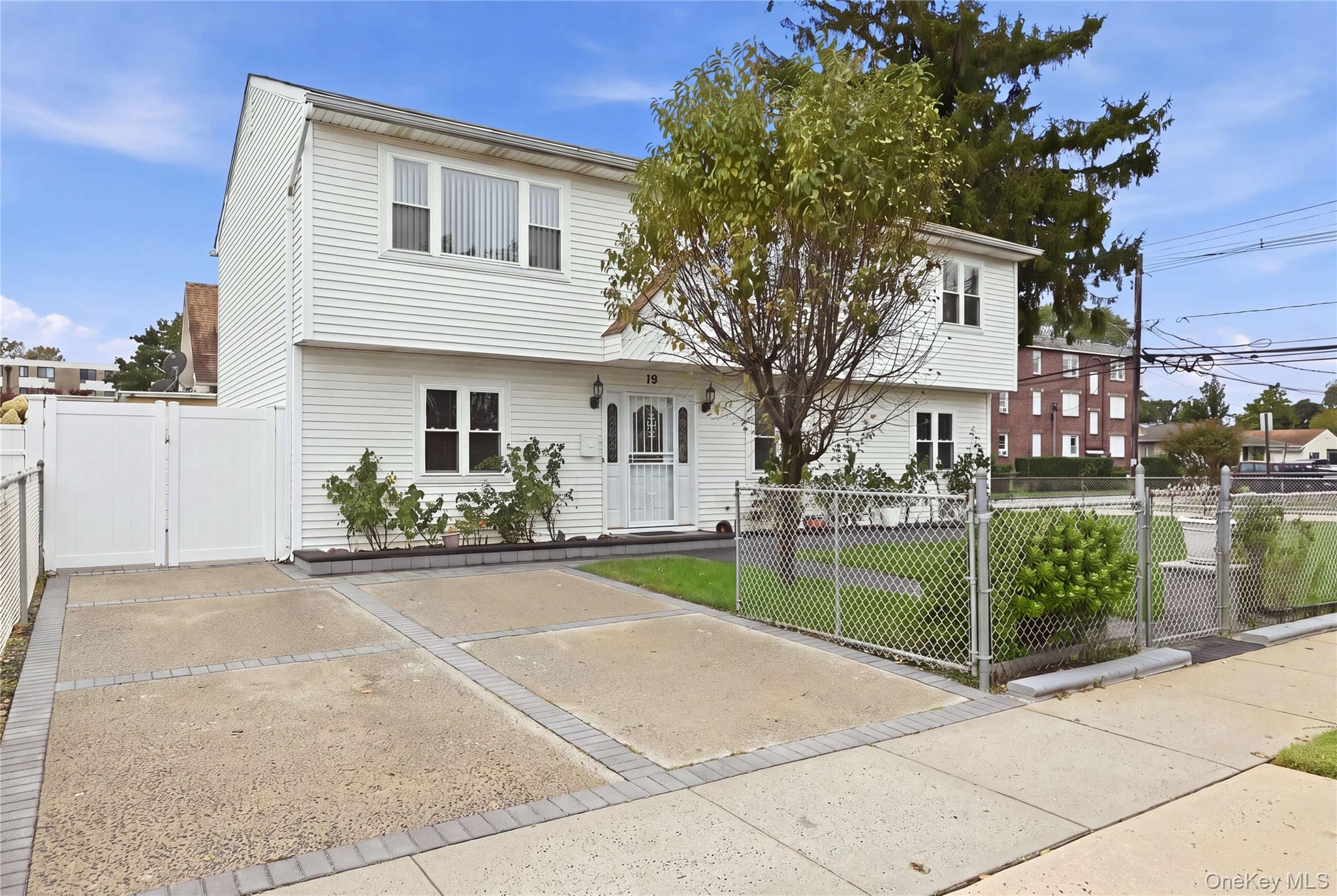 75 Harding Place, Freeport NY 11520