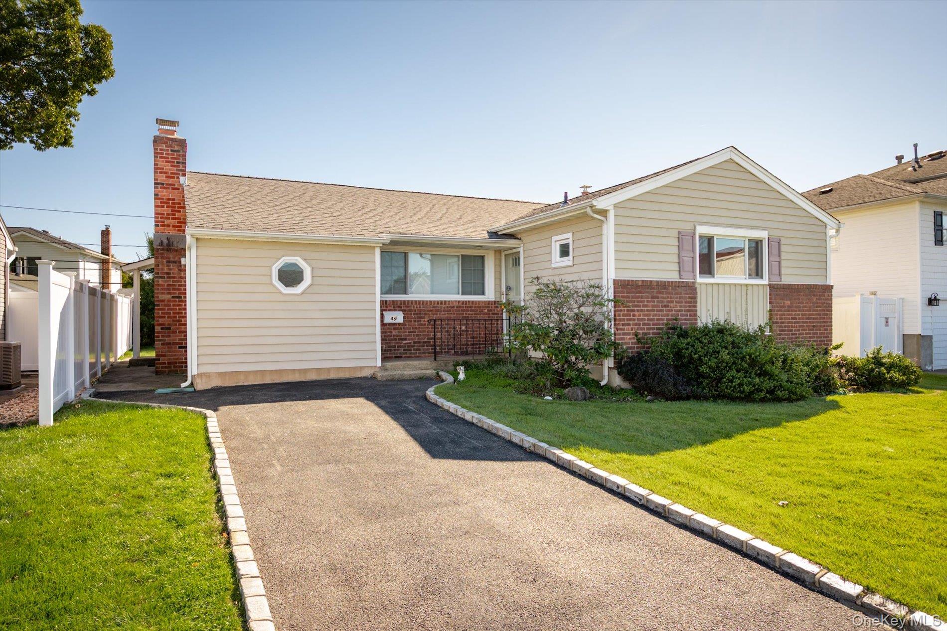 46 Hunter Lane, Hicksville NY 11801