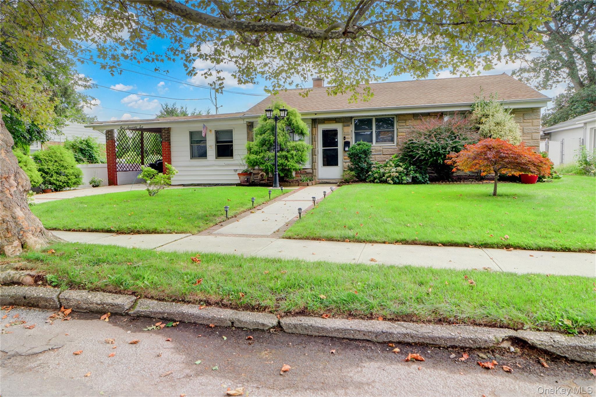 176 Tottenham Road, Lynbrook NY 11563