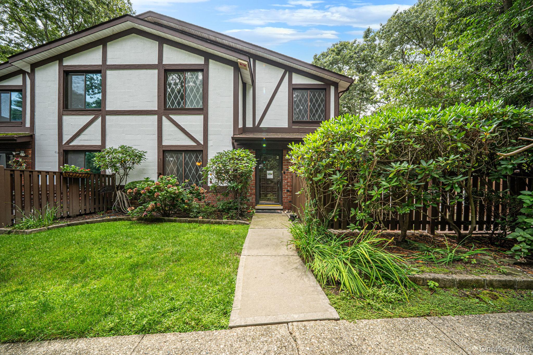 415 Clubhouse Court Unit 51, Coram NY 11727