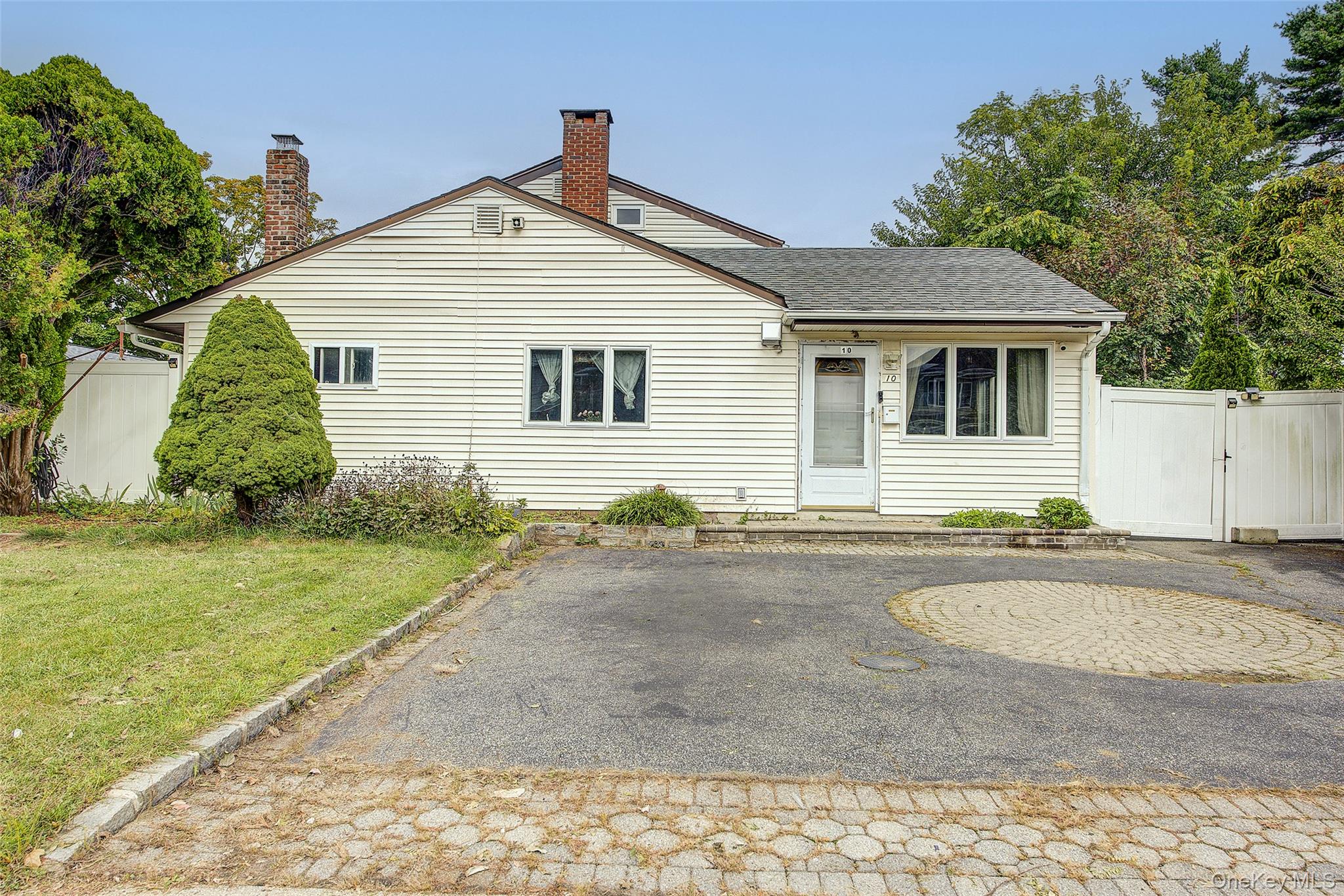 10 Belmont Circle, Syosset NY 11791