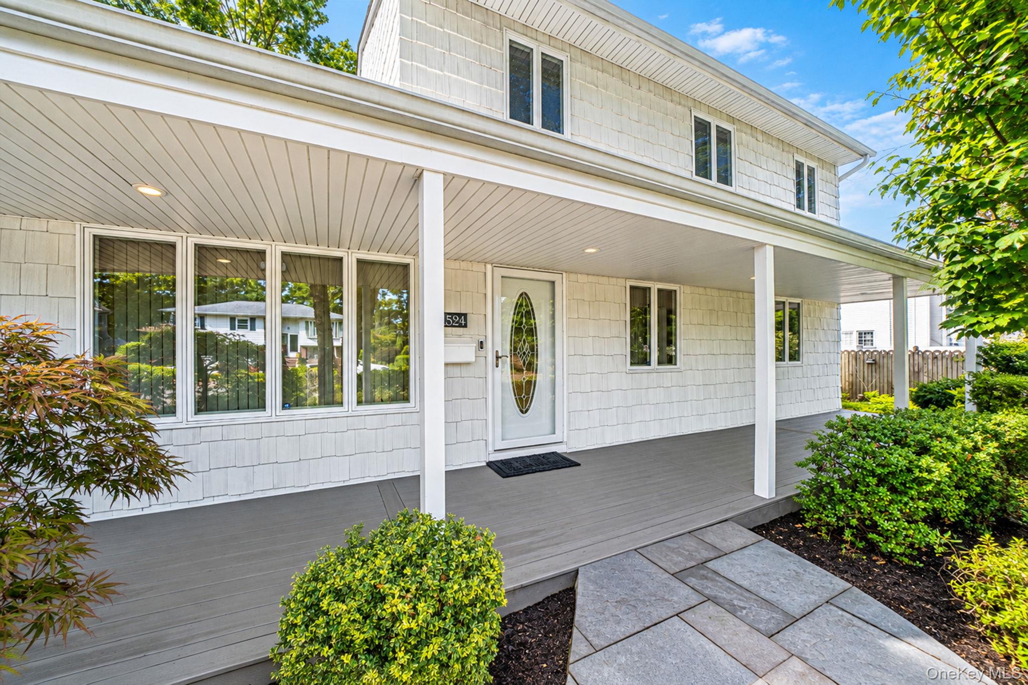1524 N Monroe Avenue, West Islip NY 11795