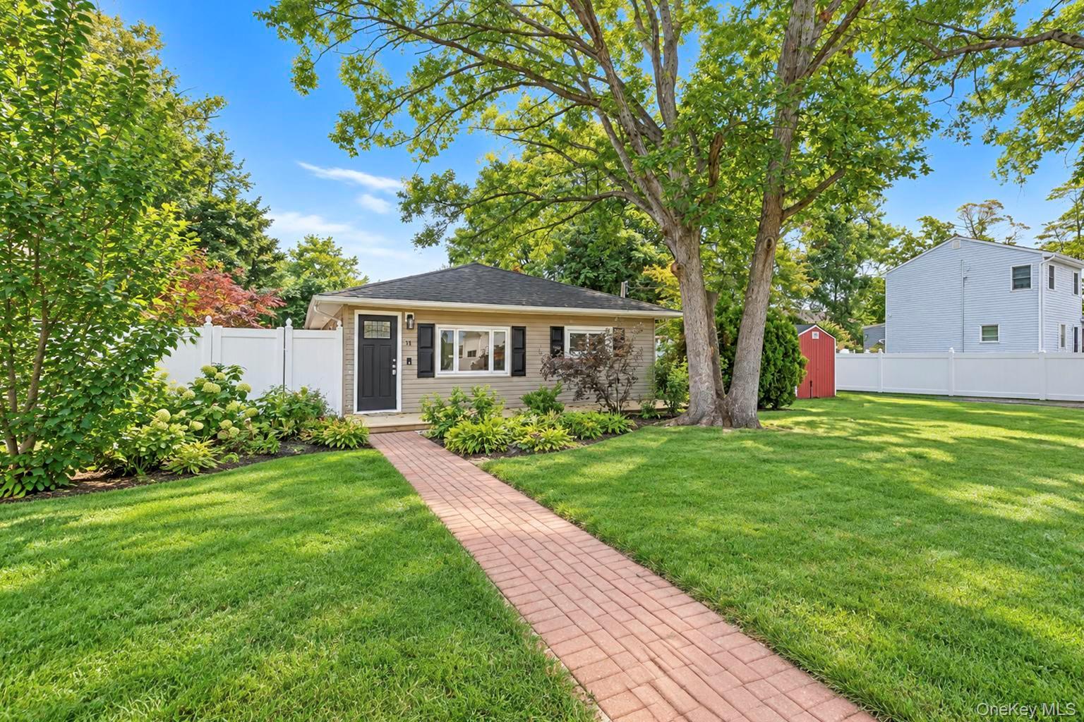 11 Tell Avenue, Deer Park NY 11729