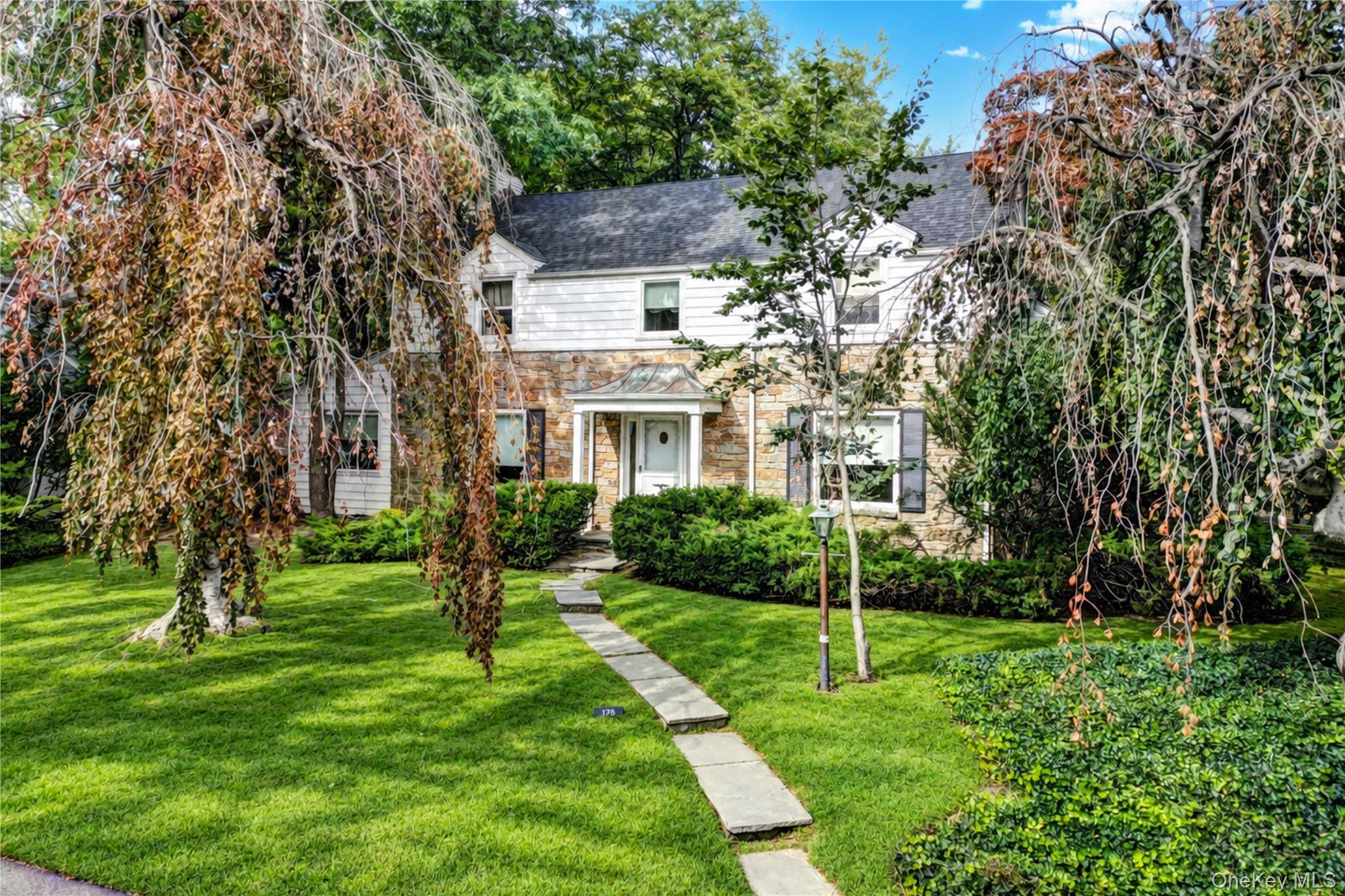 178 Schenck Circle N, Hewlett Harbor NY 11557