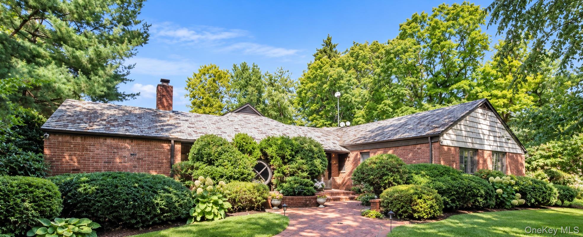 4 Broadlawn Avenue, Great Neck NY 11024