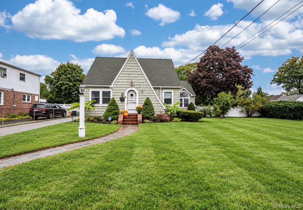 21 James Street, Islip NY 11751