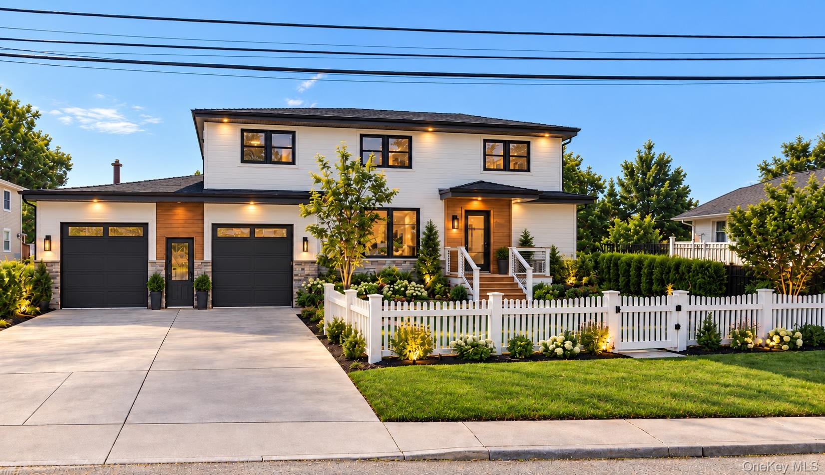 671 Roosevelt Avenue, Lindenhurst NY 11757
