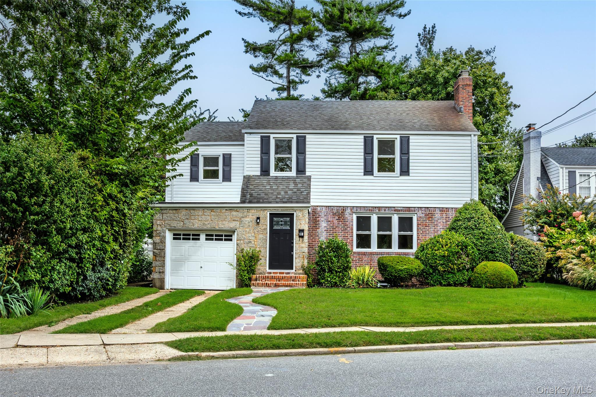 81 Rowe Avenue, East Rockaway NY 11563