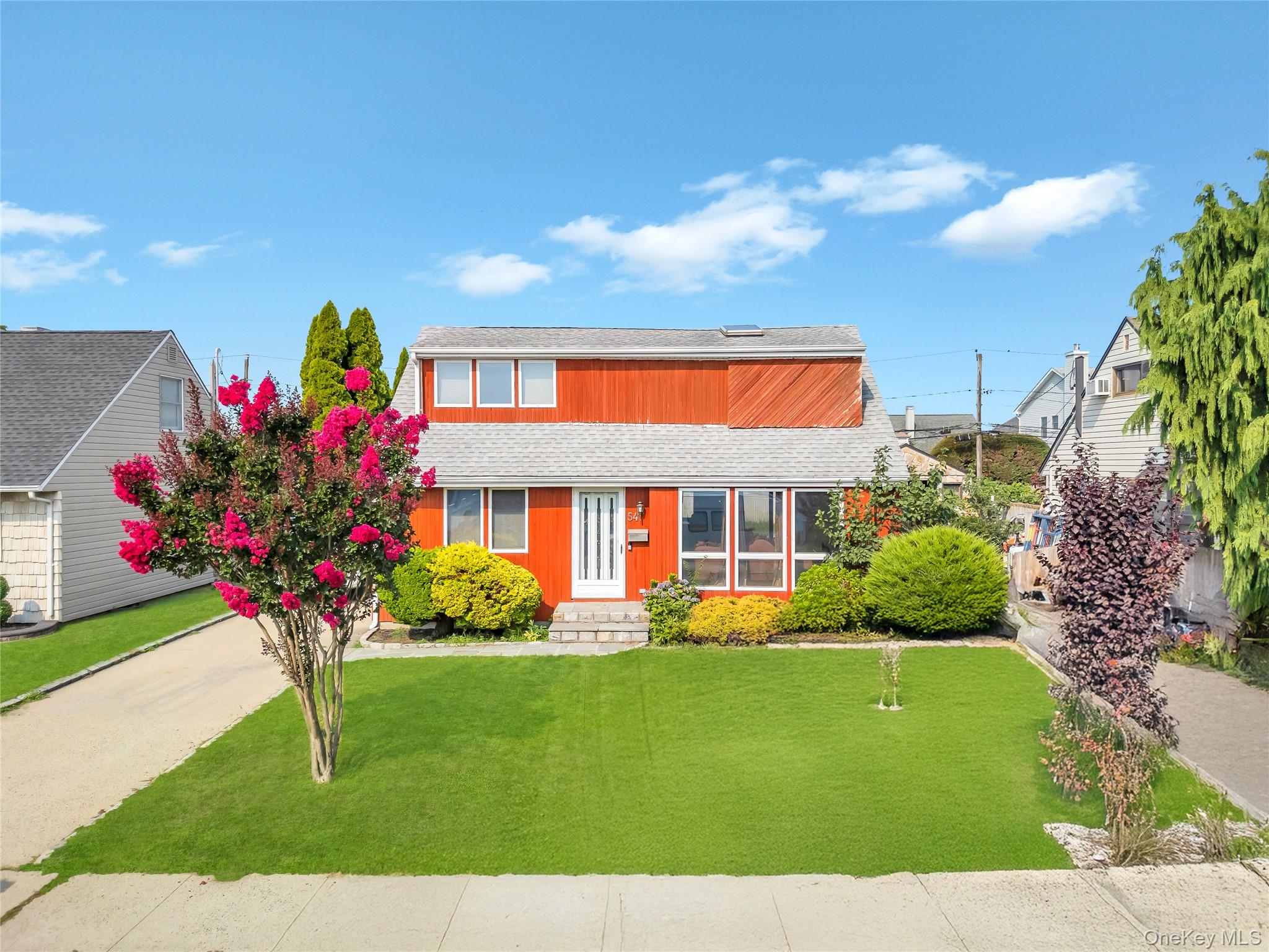 54 Briggs Street, Hicksville NY 11801