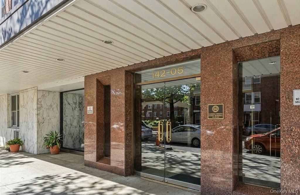 142-05 Roosevelt Avenue Unit 415, Flushing NY 11354