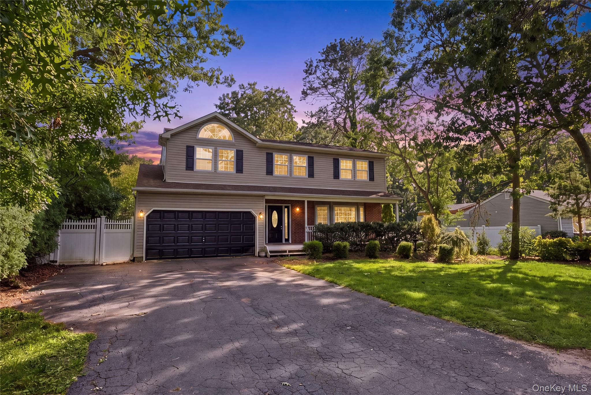 16 Jamaica Avenue, Holtsville NY 11742