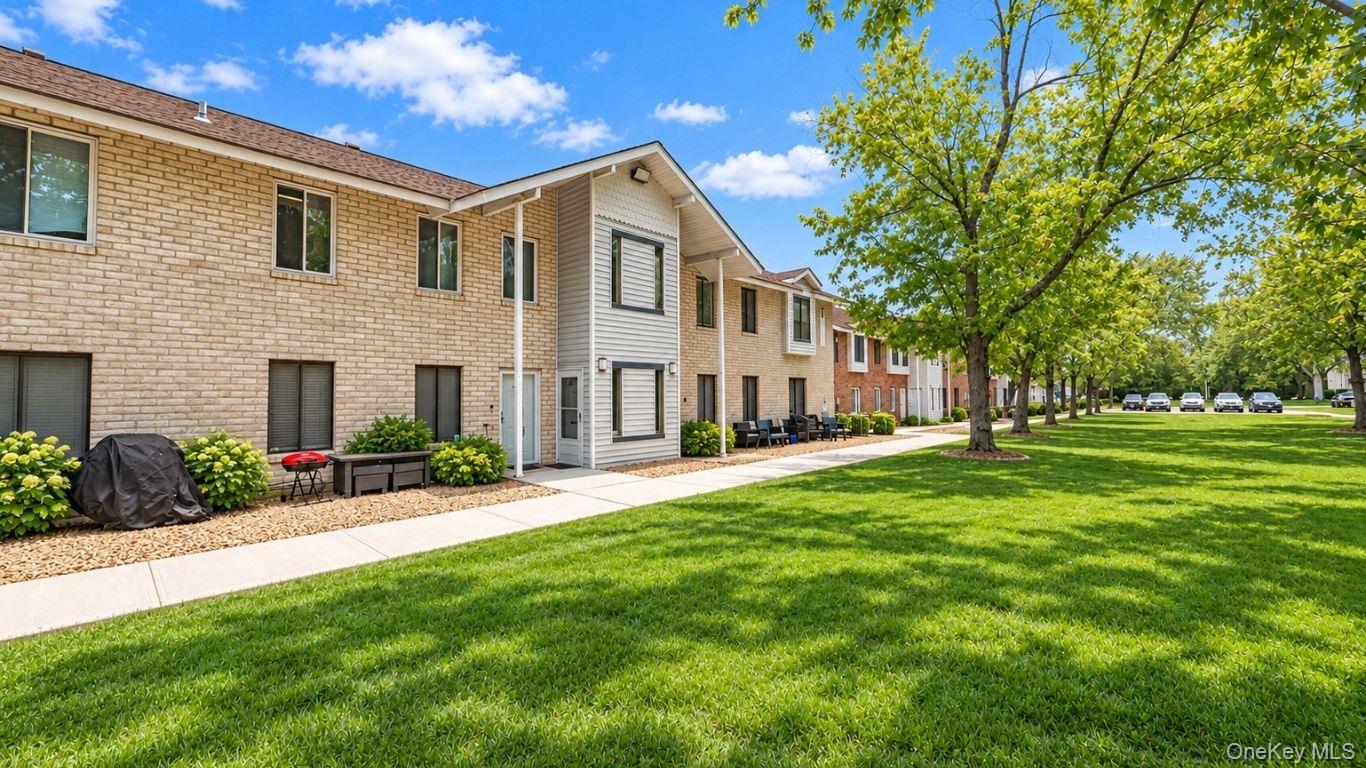 24 Idaho Court Unit 24, Coram NY 11727