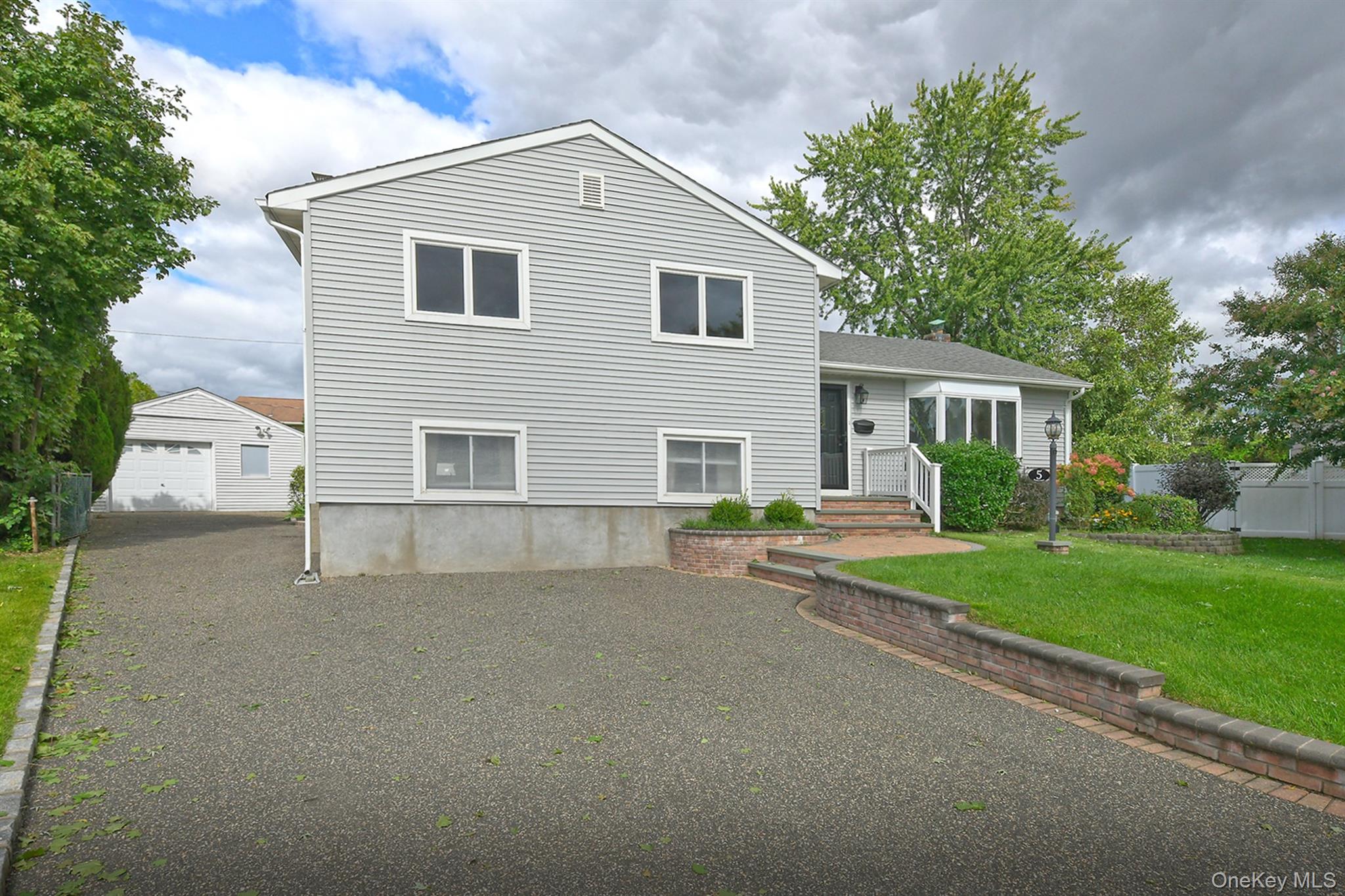 5 Robin Court, Bethpage NY 11714