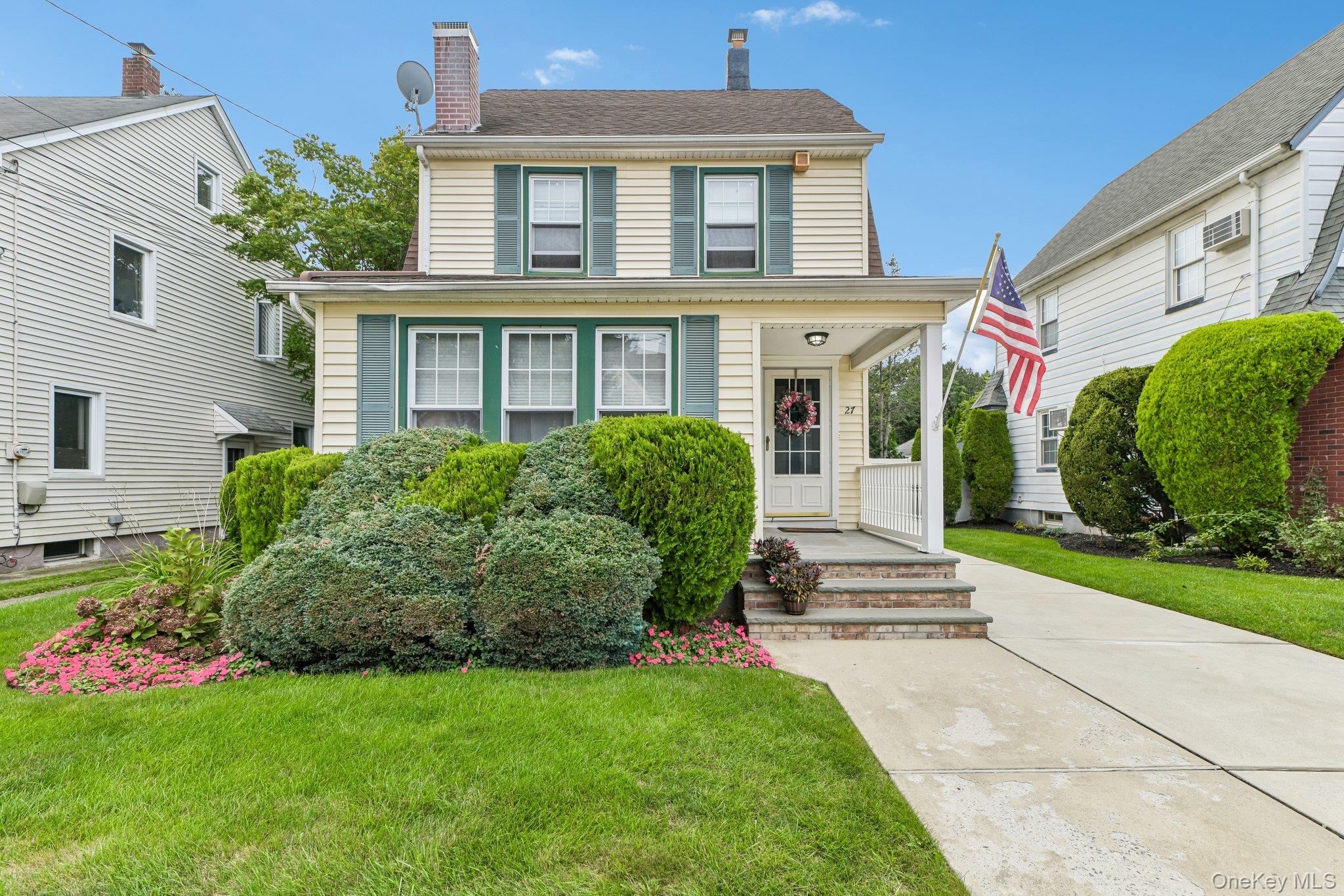 27 Juniper Avenue, Mineola NY 11501