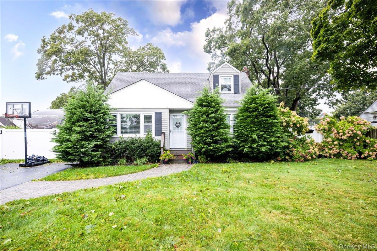 621 N Fulton Avenue, Lindenhurst NY 11757