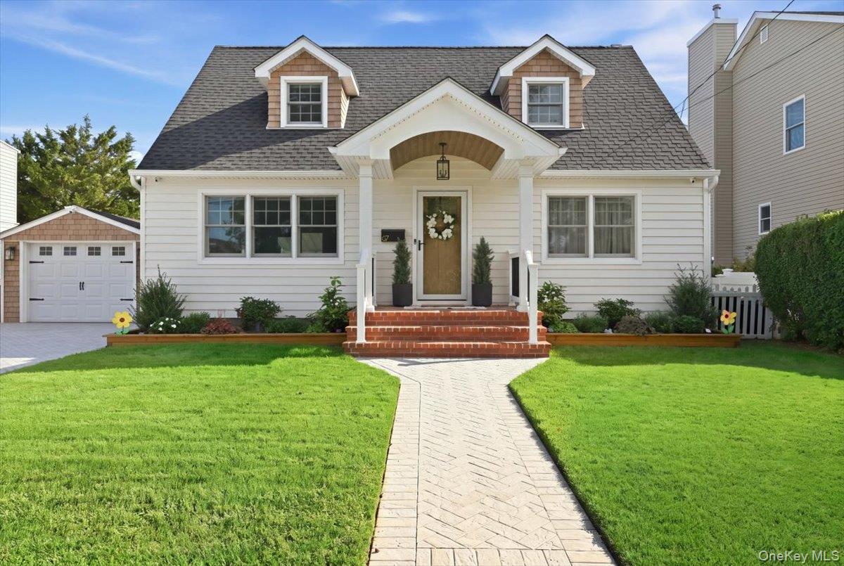 67 Raff Avenue, Mineola NY 11501