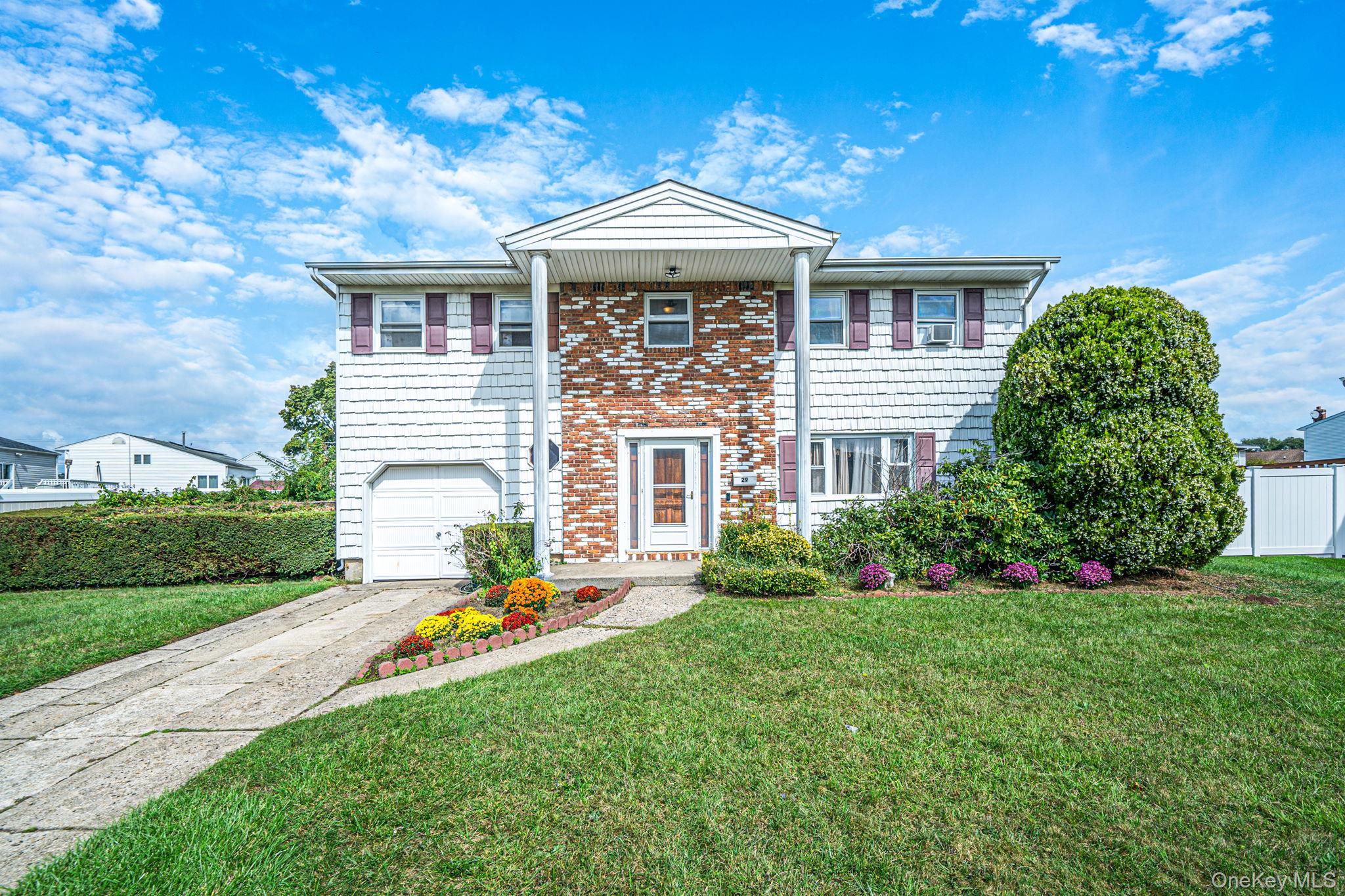 29 Sunshine Lane, Amityville NY 11701