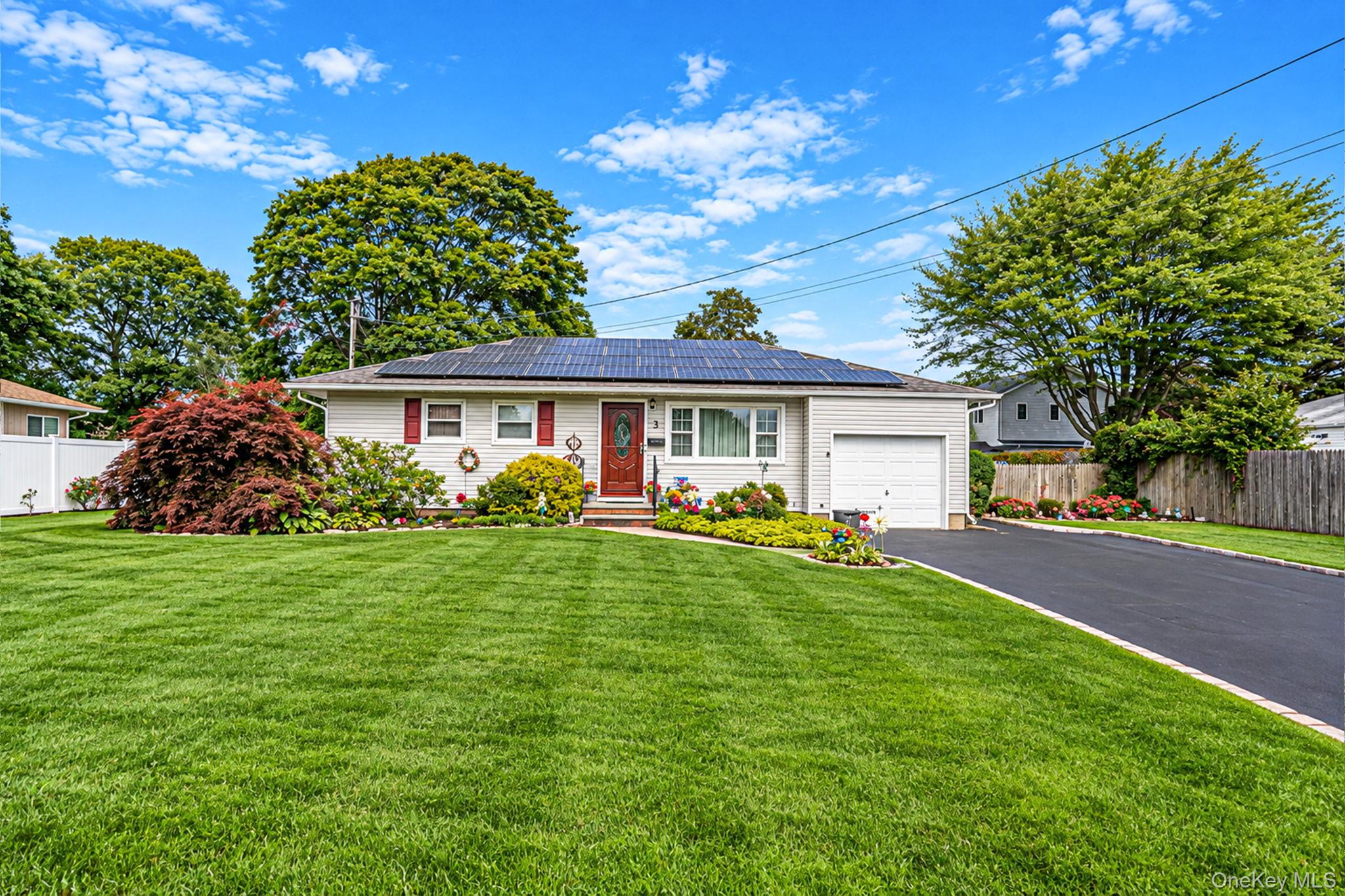 3 Gale Road, Oakdale NY 11769