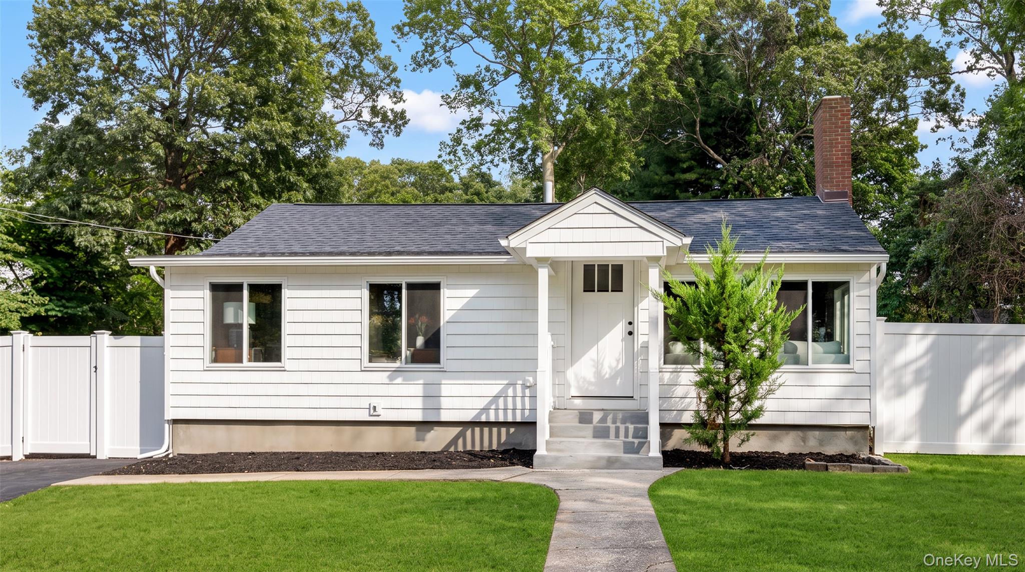 8 Woodlawn Avenue, Selden NY 11784