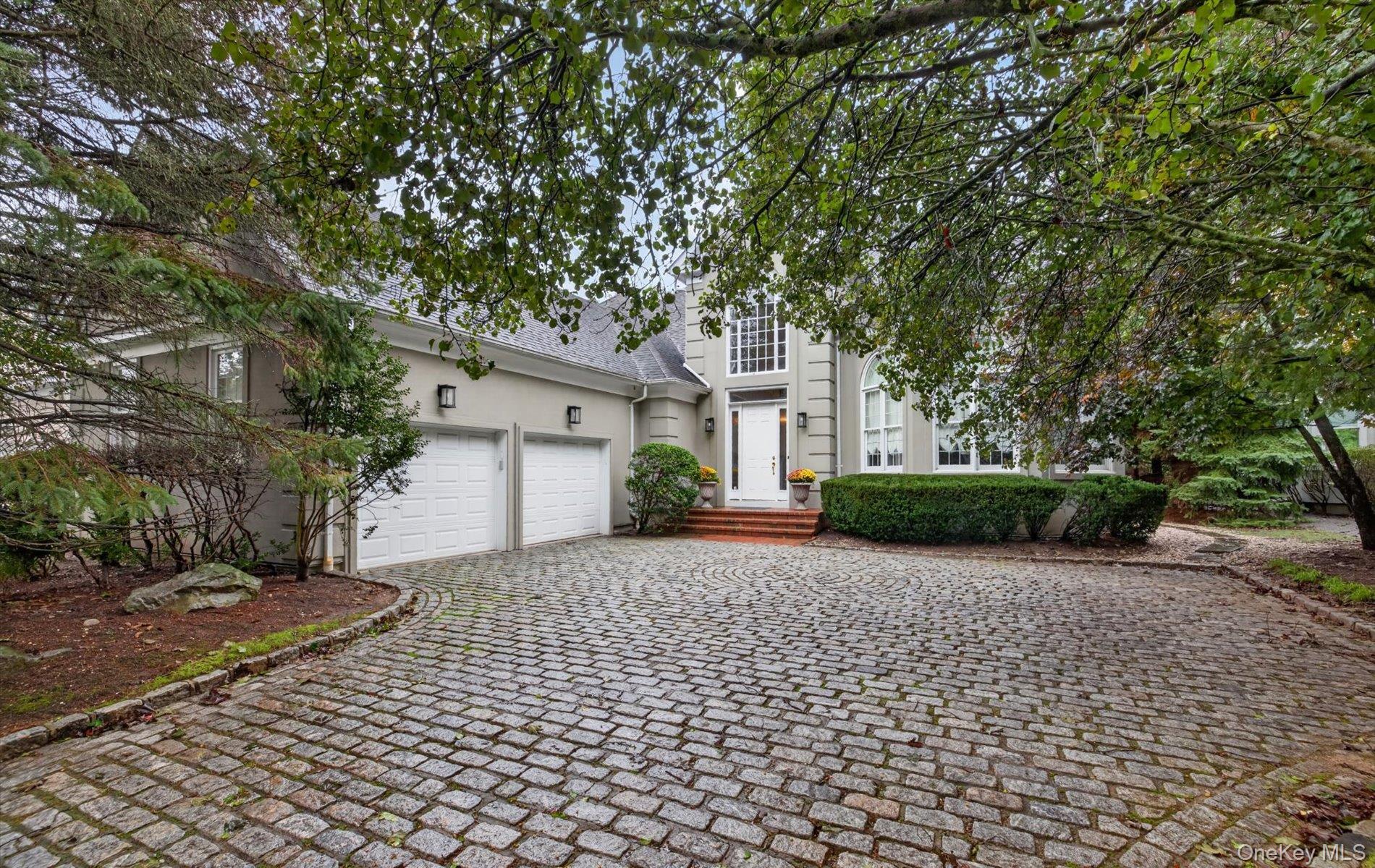 36 Stone Hill Drive S, Manhasset NY 11030