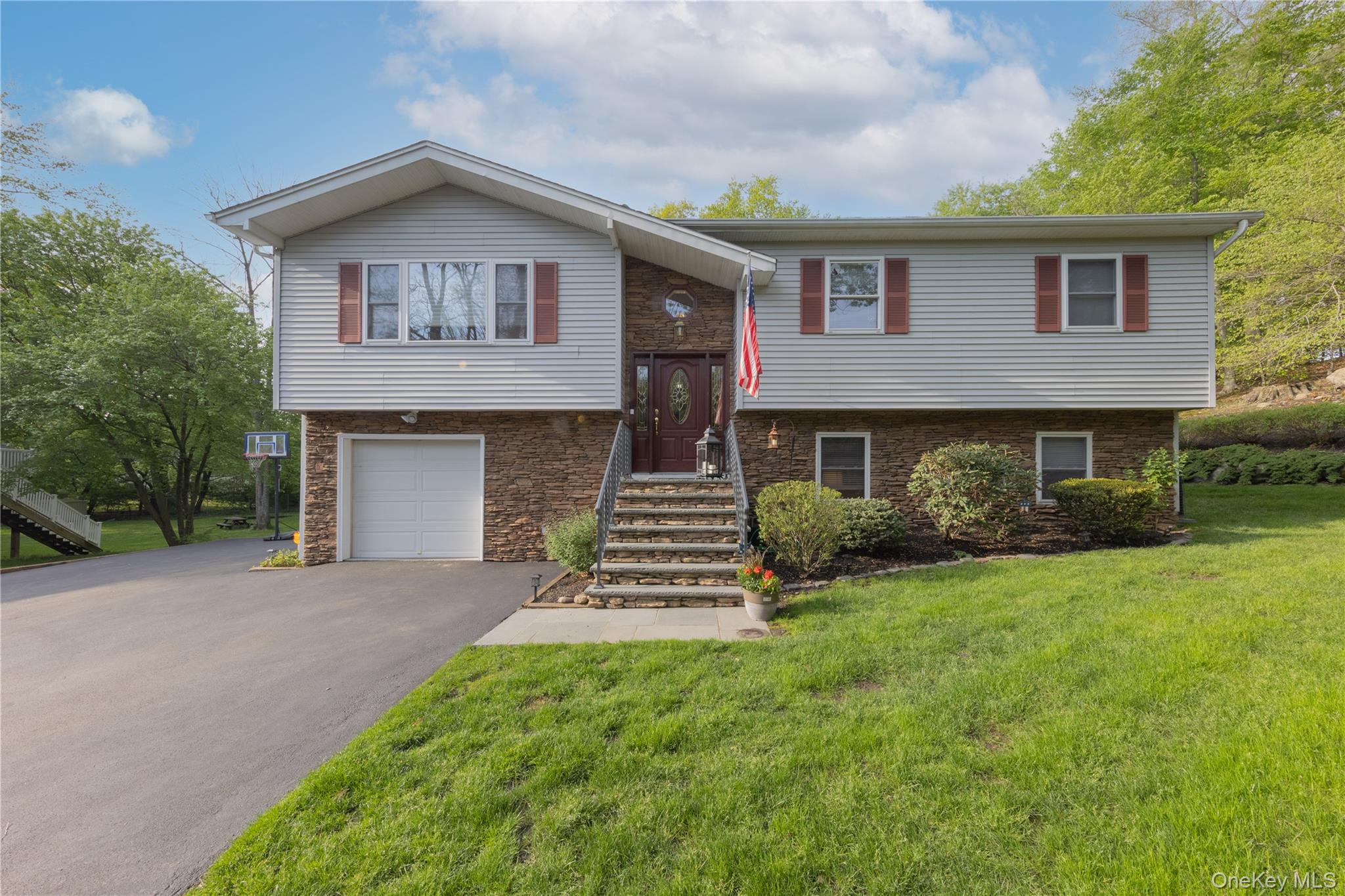 5 Nickolaus Lane, Nanuet NY 10954