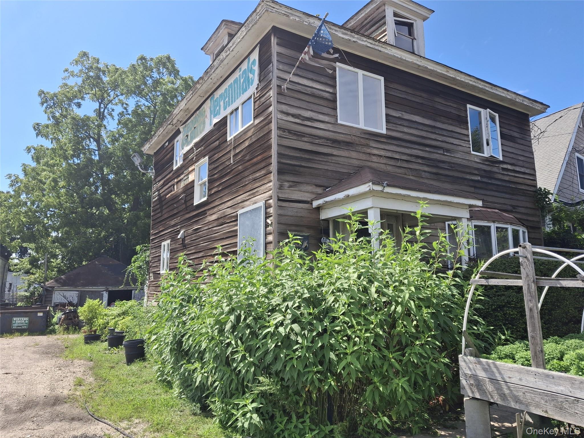 164 LITTLE EAST NECK, West Babylon NY 11704