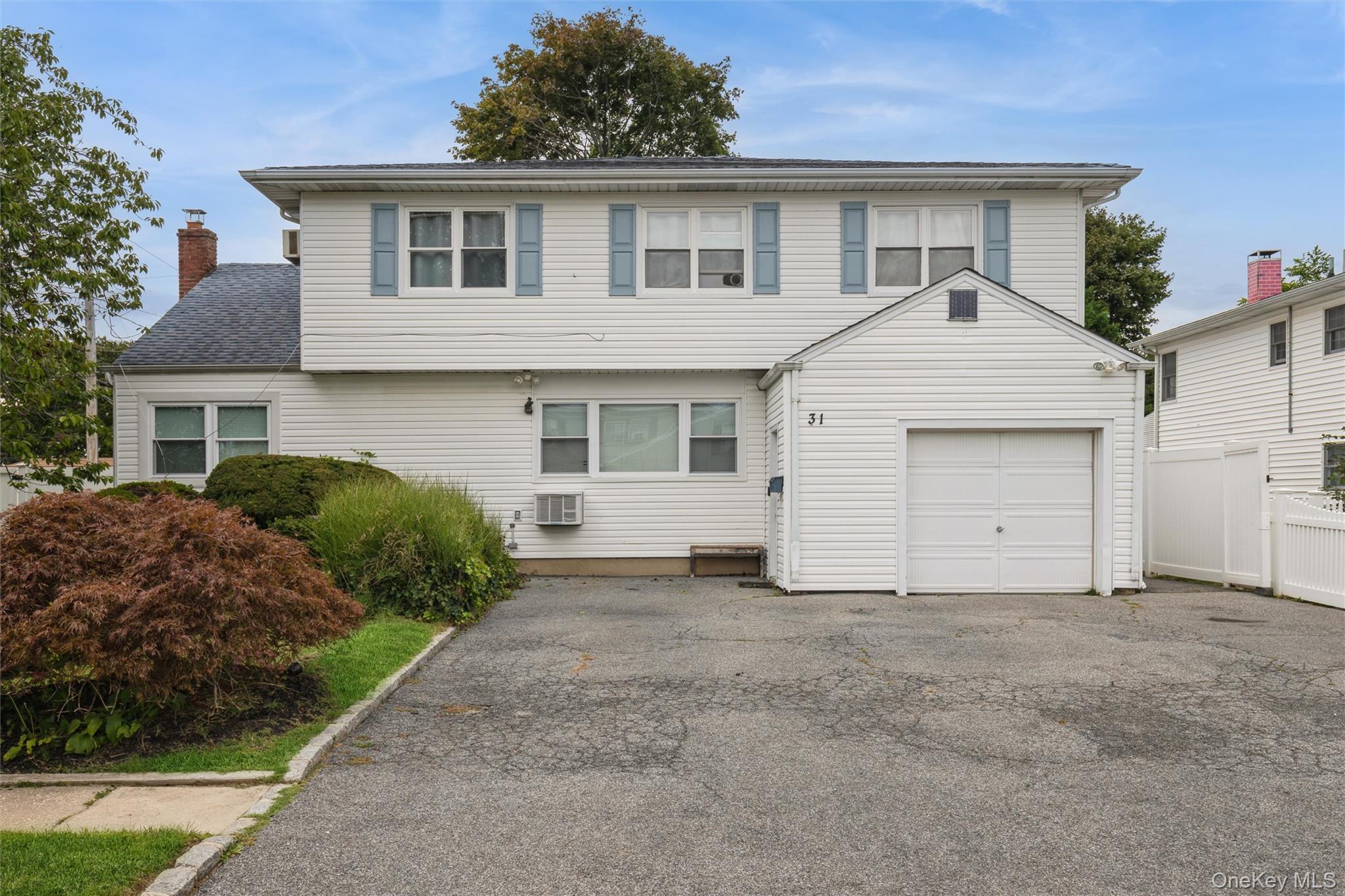 31 E June Street, Lindenhurst NY 11757